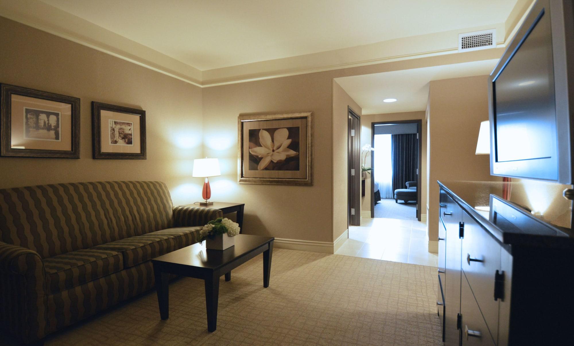 Hilton Dallas Town Square Hotel 4*