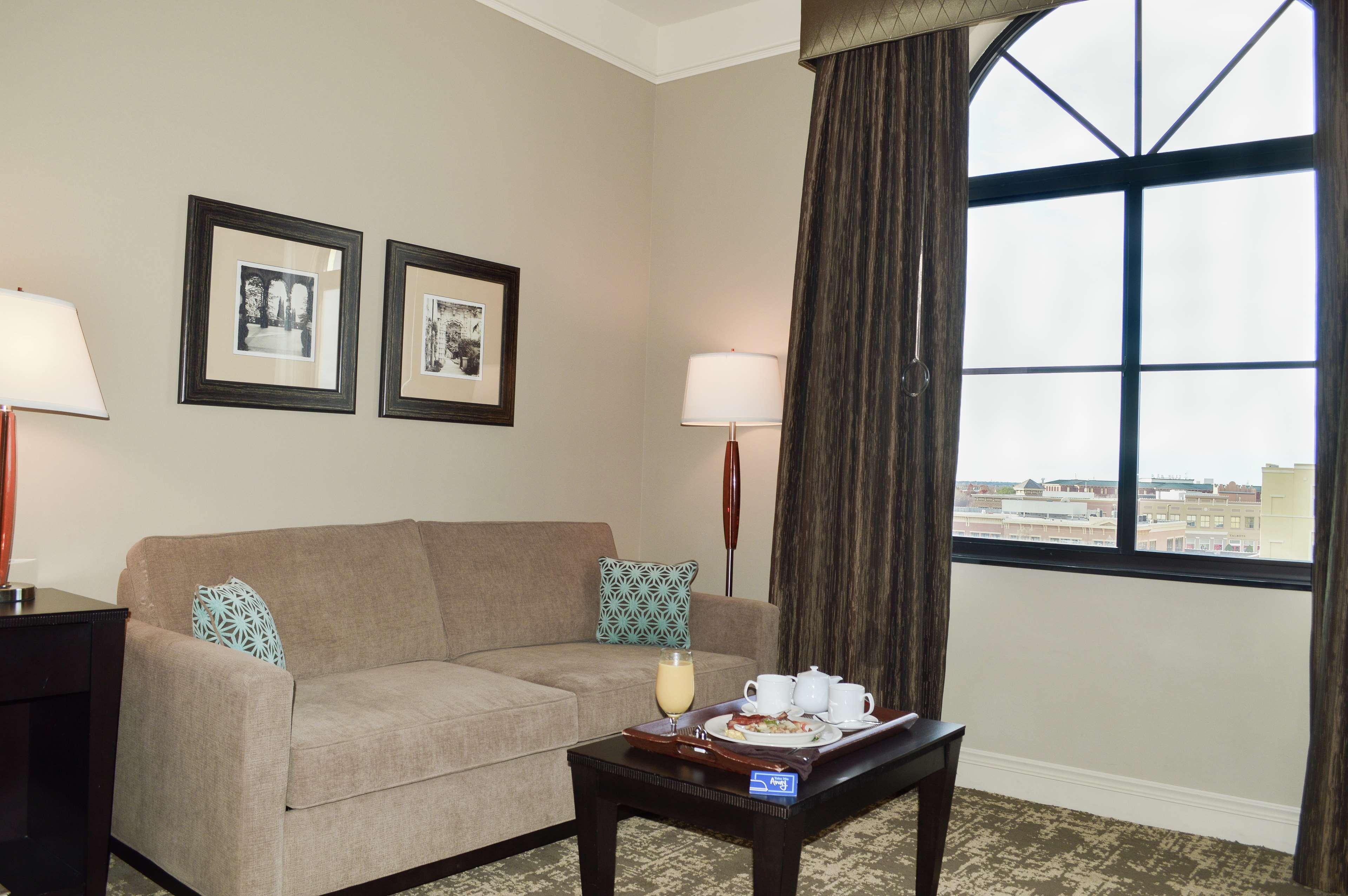 Hilton Dallas Town Square