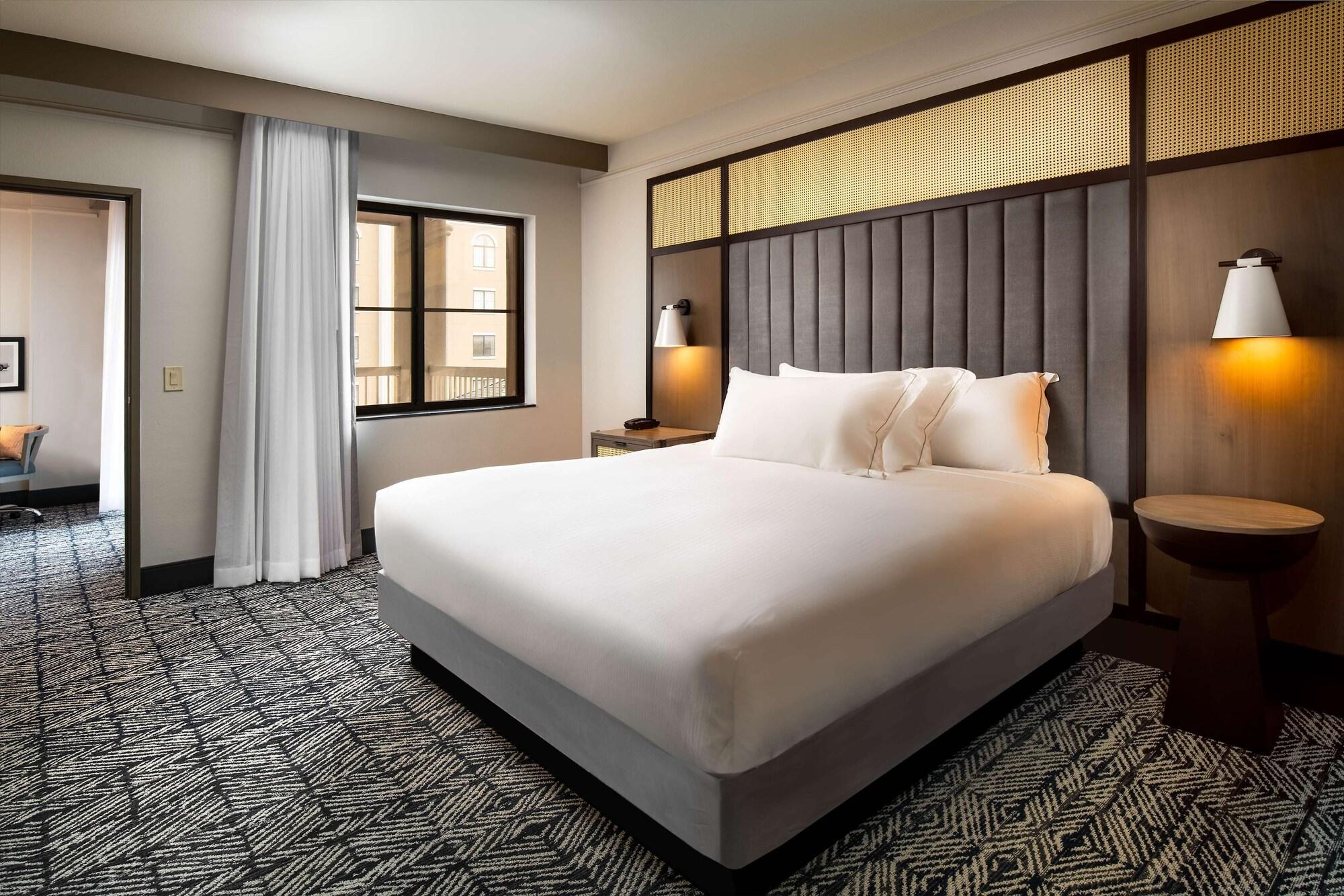 Hotel Hilton Dallas Town Square