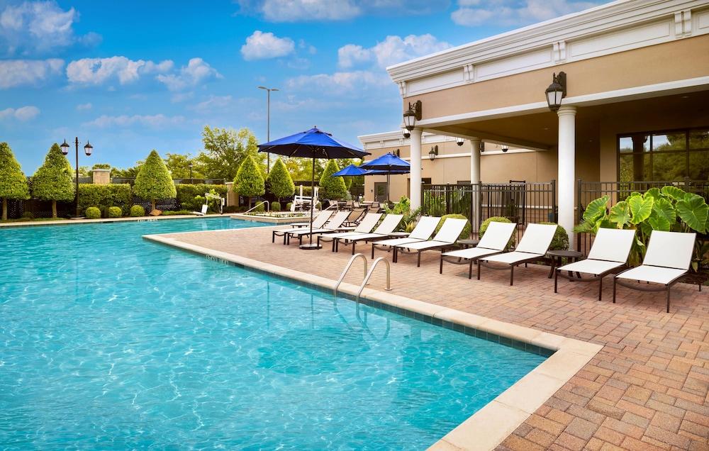 Hilton Dallas Town Square Hotel