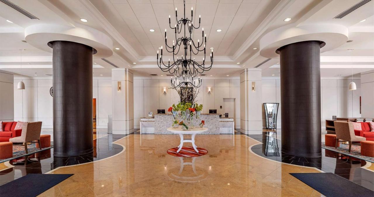 Hilton Dallas Town Square