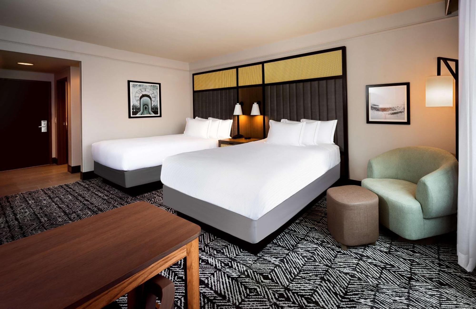 Hilton Dallas Town Square 4*